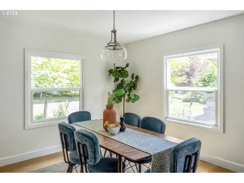 545 Ne Hazelfern Place Portland OR 97232