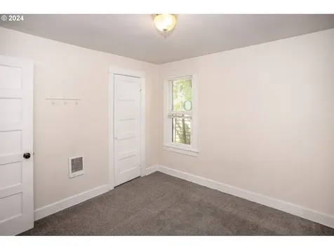 1975 Emerald Street Eugene OR 97403