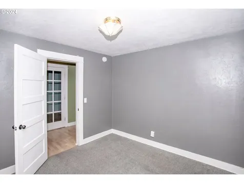 1975 Emerald Street Eugene OR 97403