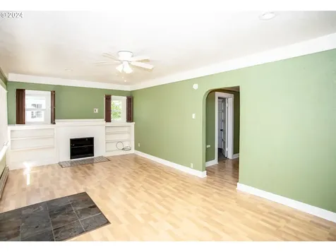 1975 Emerald Street Eugene OR 97403