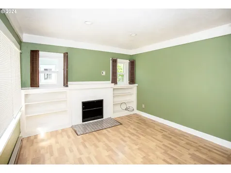 1975 Emerald Street Eugene OR 97403
