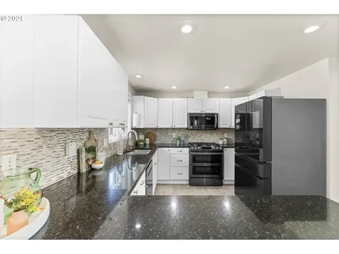 2157 N Country Club Drive Canby OR 97013