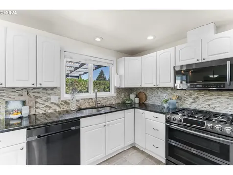 2157 N Country Club Drive Canby OR 97013