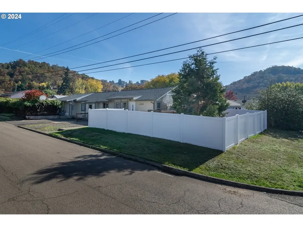 1059 NE Brooklyn Avenue Roseburg OR 97470