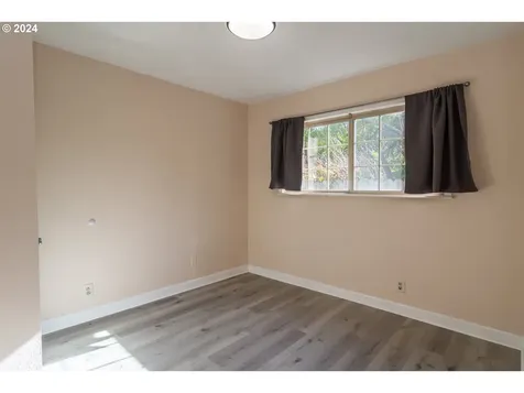 1059 NE Brooklyn Avenue Roseburg OR 97470
