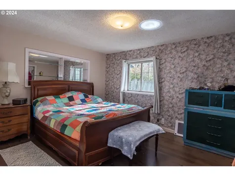 1059 NE Brooklyn Avenue Roseburg OR 97470