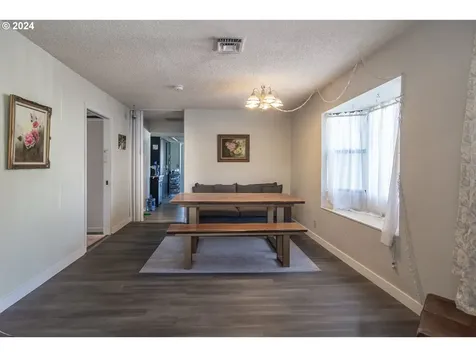 1059 NE Brooklyn Avenue Roseburg OR 97470