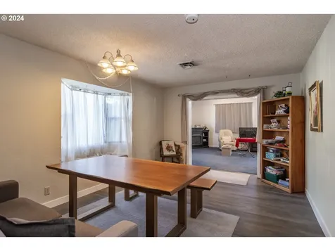 1059 NE Brooklyn Avenue Roseburg OR 97470