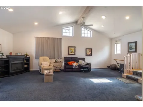 1059 NE Brooklyn Avenue Roseburg OR 97470