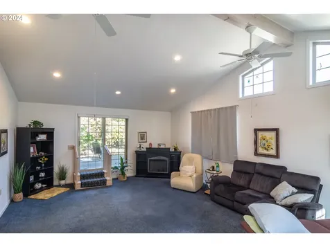 1059 NE Brooklyn Avenue Roseburg OR 97470