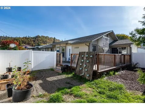 1059 NE Brooklyn Avenue Roseburg OR 97470