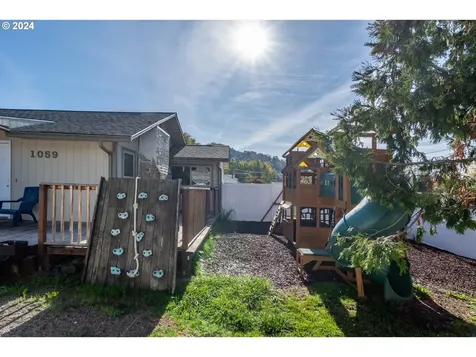 1059 NE Brooklyn Avenue Roseburg OR 97470