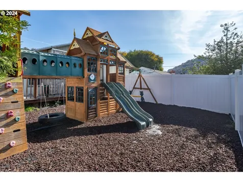 1059 NE Brooklyn Avenue Roseburg OR 97470