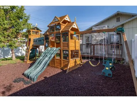 1059 NE Brooklyn Avenue Roseburg OR 97470