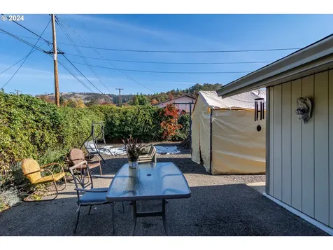 1059 NE Brooklyn Avenue Roseburg OR 97470