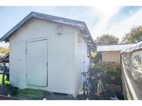 1059 NE Brooklyn Avenue Roseburg OR 97470
