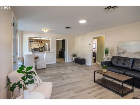 1059 NE Brooklyn Avenue Roseburg OR 97470
