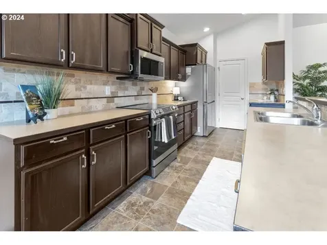1103 S 2nd Street Cottage Grove OR 97424