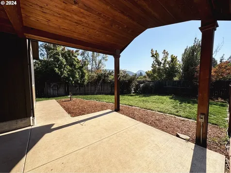 1103 S 2nd Street Cottage Grove OR 97424