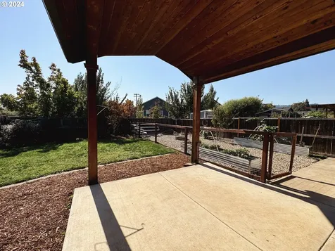 1103 S 2nd Street Cottage Grove OR 97424