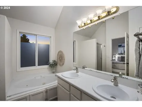 16052 SW 103rd Avenue Portland OR 97224