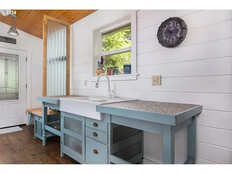 3010 Sw Anchor Avenue Lincoln City OR 97367