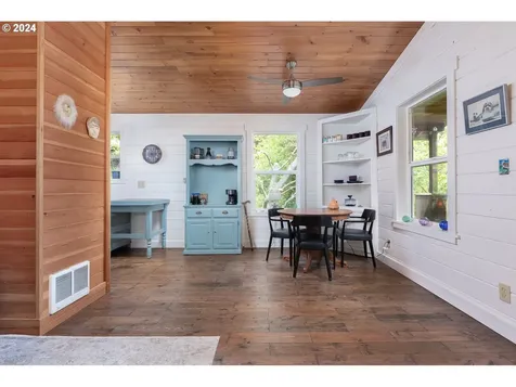 3010 Sw Anchor Avenue Lincoln City OR 97367
