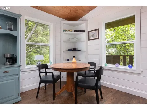 3010 Sw Anchor Avenue Lincoln City OR 97367