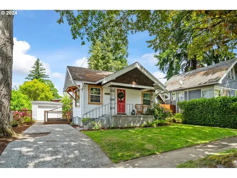 3825 SE Raymond Street Portland OR 97202