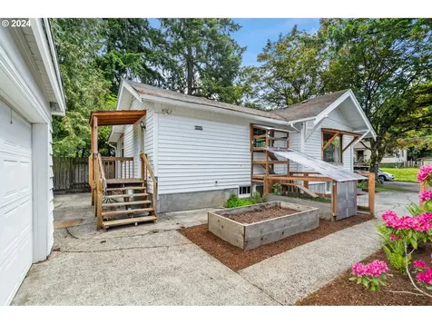 3825 SE Raymond Street Portland OR 97202