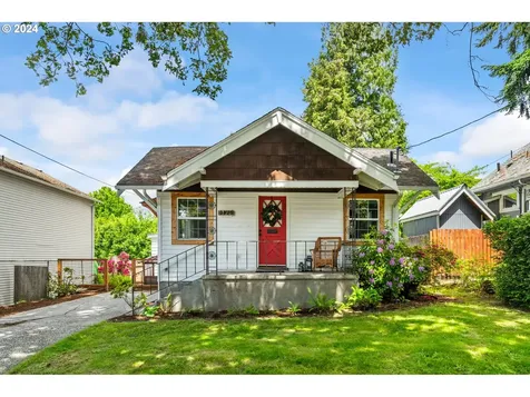 3825 SE Raymond Street Portland OR 97202
