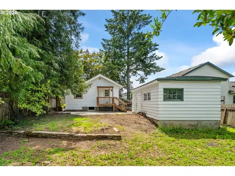3825 SE Raymond Street Portland OR 97202