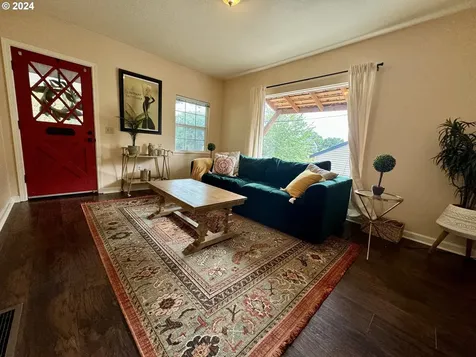 3825 SE Raymond Street Portland OR 97202
