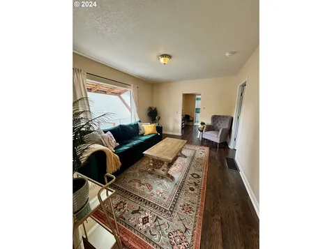 3825 SE Raymond Street Portland OR 97202