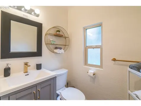 1175 2nd Street SE Bandon OR 97411