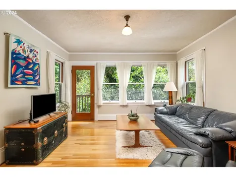 3320 Nw Thurman Street Portland OR 97210