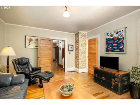 3320 Nw Thurman Street Portland OR 97210