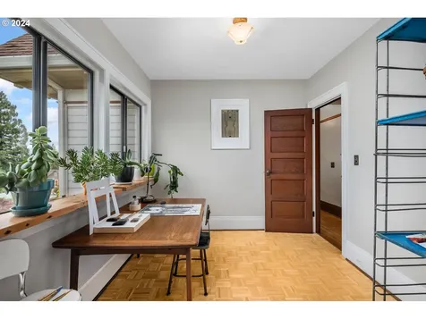 3320 Nw Thurman Street Portland OR 97210