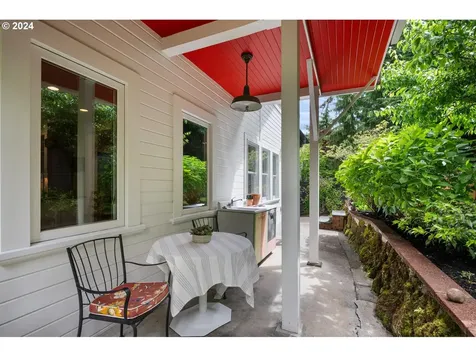 3320 Nw Thurman Street Portland OR 97210