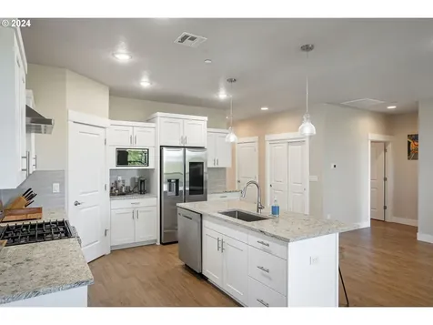 962 Sahalee Court SE Salem OR 97306