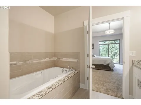 962 Sahalee Court SE Salem OR 97306