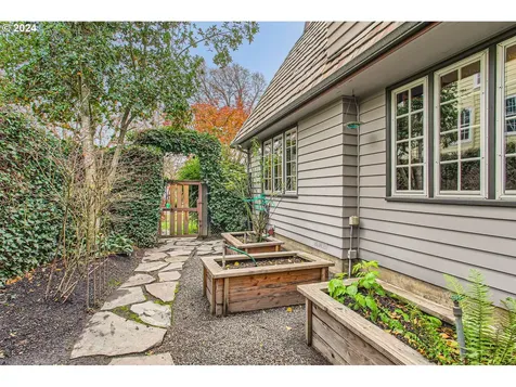 7024 SE Reed College Place Portland OR 97202