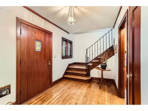 7024 SE Reed College Place Portland OR 97202