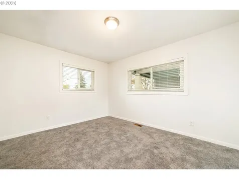 7634 N Peninsular Avenue Portland OR 97217