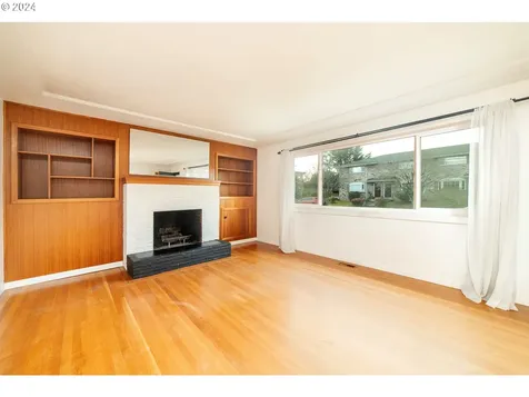 7634 N Peninsular Avenue Portland OR 97217
