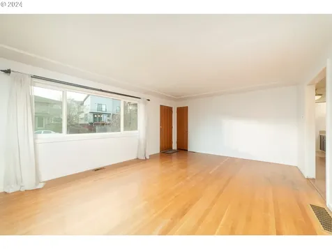 7634 N Peninsular Avenue Portland OR 97217