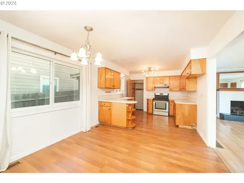 7634 N Peninsular Avenue Portland OR 97217