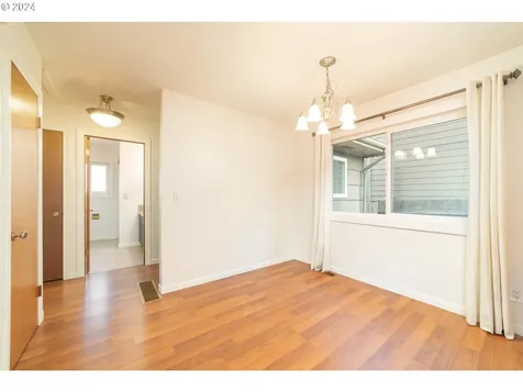 7634 N Peninsular Avenue Portland OR 97217