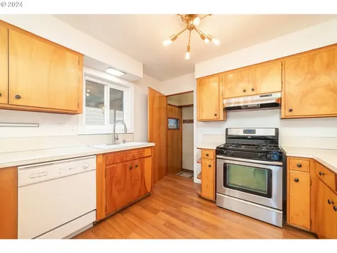 7634 N Peninsular Avenue Portland OR 97217