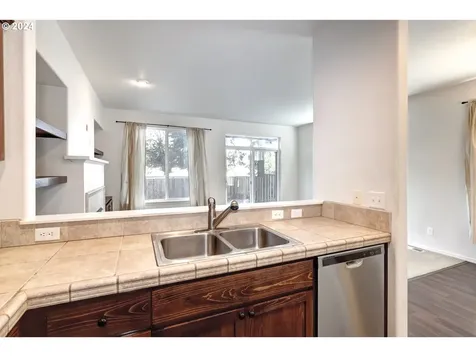 1310 Se Roundelay Street Hillsboro OR 97123